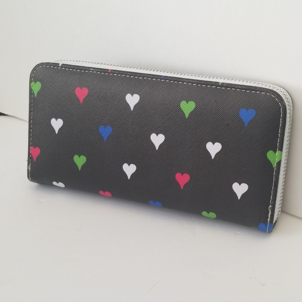 NWOT Chloe Alexis Heart Zipper Wallet